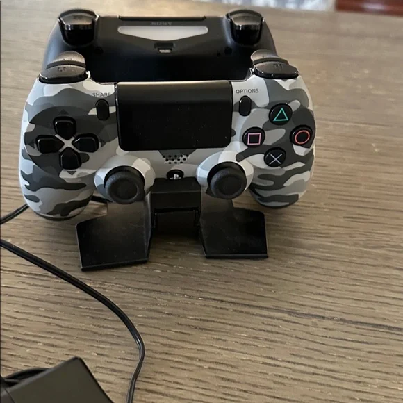 Sony PlayStation 4  (PS4) gaming console bundle - Picture 5 of 8